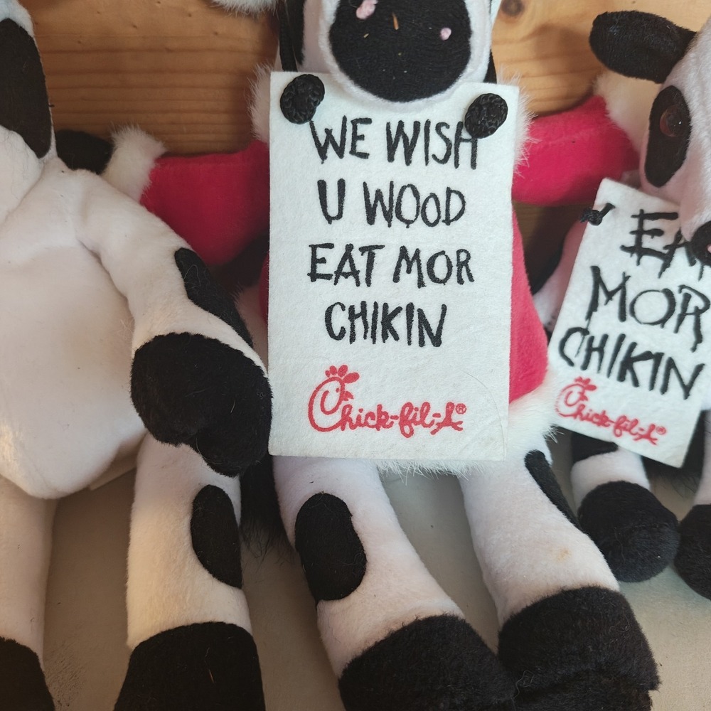 Chick-Fil-A Santa Cow Plush 10" We Wish U Wood Eat Mor Chikin Christmas E52 - Picture 3 of 5